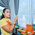 梦见煤块泰国主播品三亚榴莲：“尝到了家乡味”
