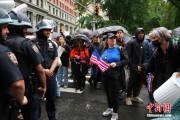 梦见煤块美国多地举行“没有国王”抗议活动